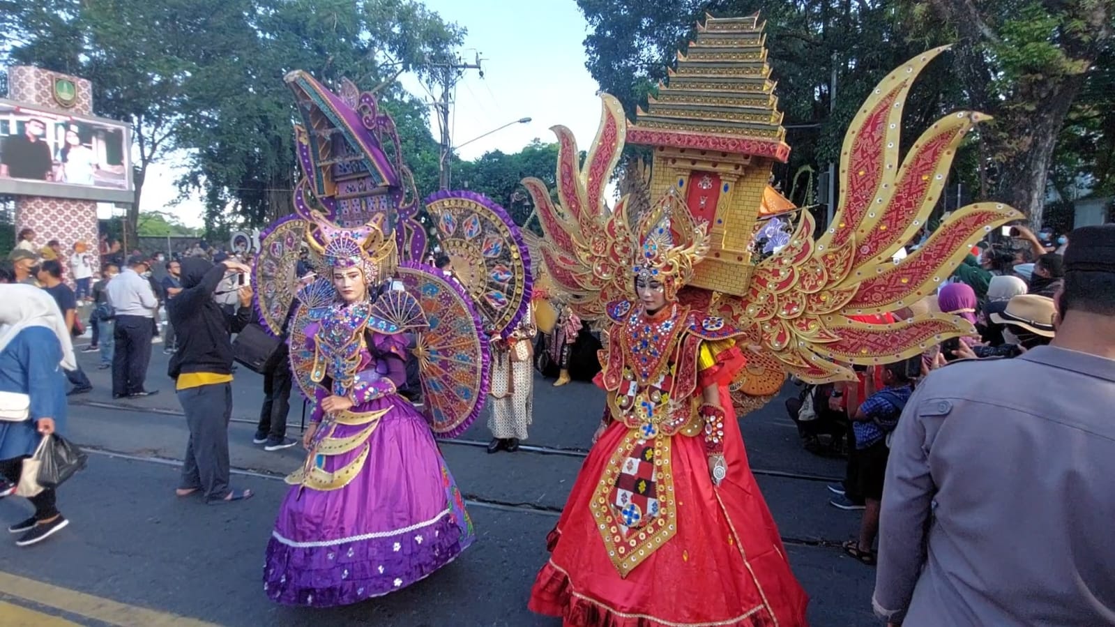 Solo Batik Carnival (SBC) menghibur delegasi G20 di Solo, Kamis (7/7). (MP/Ismail)