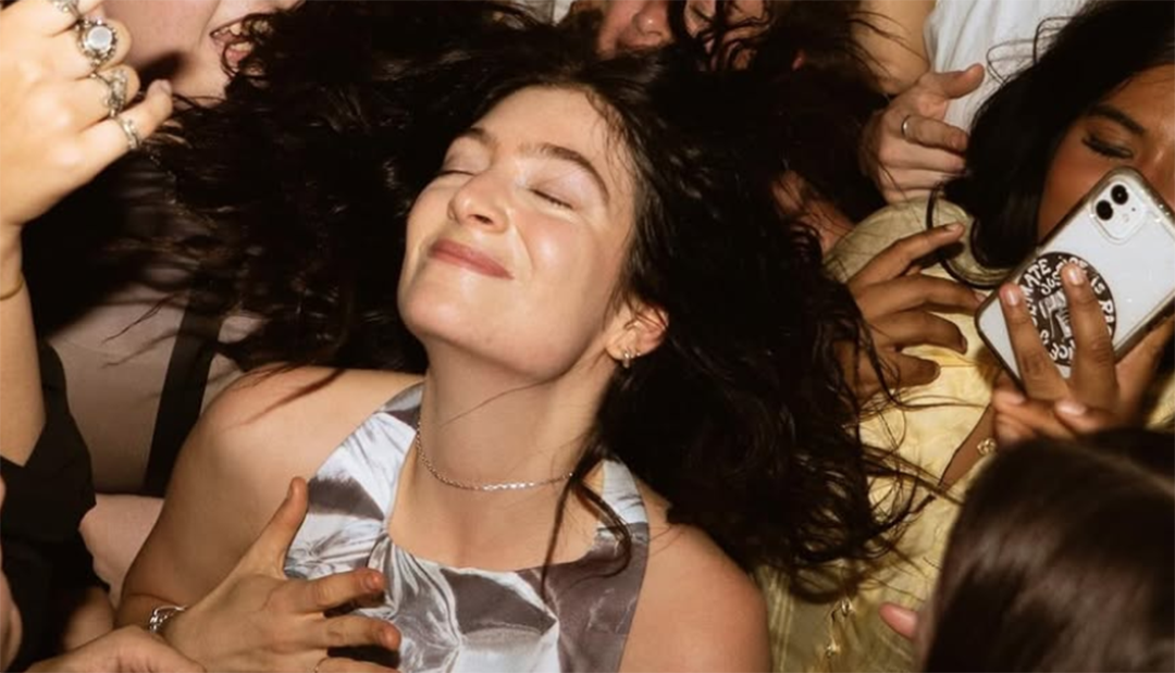 Plot Twist Banget, Lorde Datang ke Pesta Klub yang Bertema Dirinya