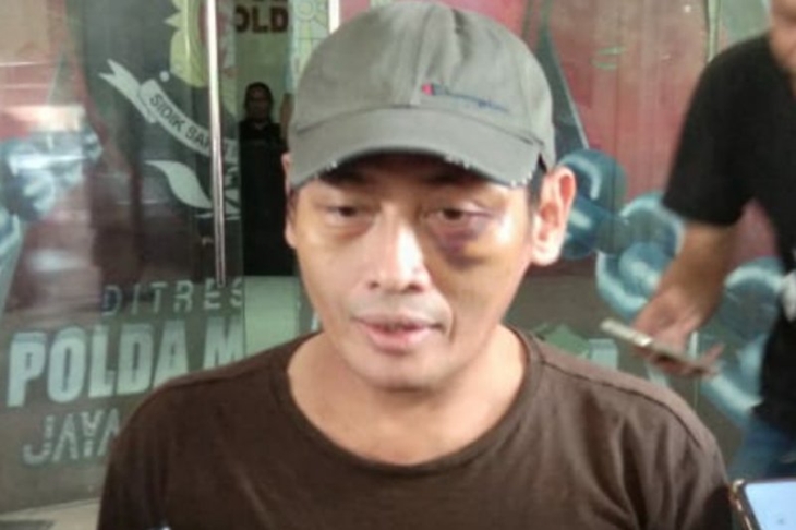 Ninoy Karundeng usai diperiksa di Polda Metro Jaya. ANTARA/Fianda Rassat
