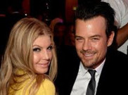 Perbedaan Jadi Faktor Perceraian Fergie dan Josh Duhamel