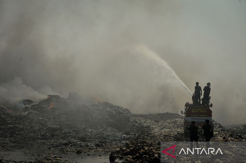 Tim Medis Siaga 24 Jam di TPA Sampah Jatiwaringin, Pantau Kesehatan Warga Terdampak Asap