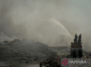 Tim Medis Siaga 24 Jam di TPA Sampah Jatiwaringin, Pantau Kesehatan Warga Terdampak Asap