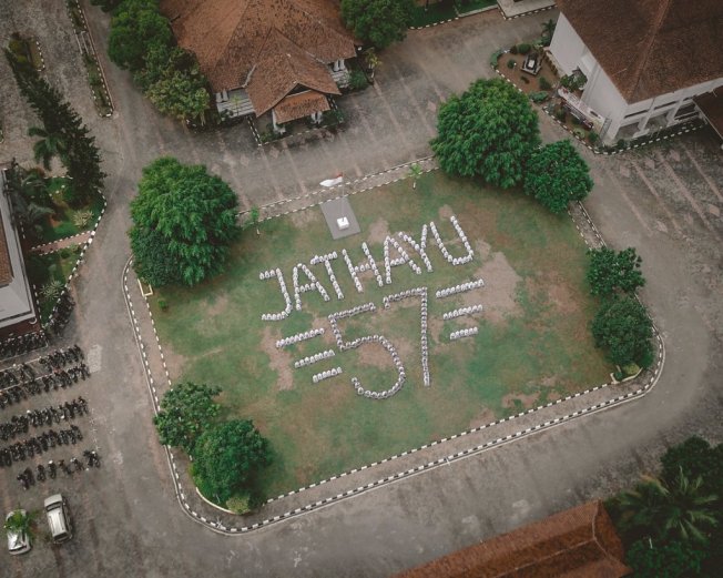 Kelulusan SMA Enggak Seru Tanpa Buku Kenangan