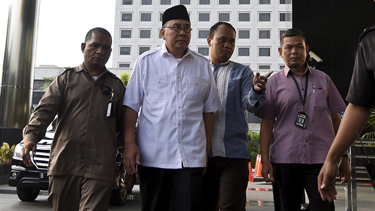 KPK Tahan Tersangka Suap Gubernur Bengkulu Beserta Istri