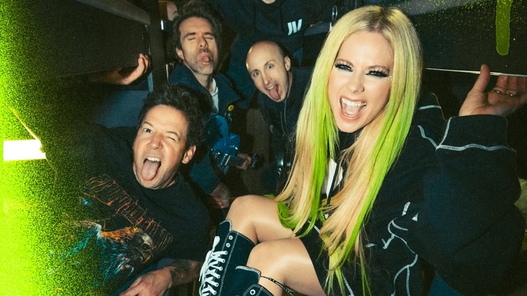 Avril Lavigne Ajak Simple Plan Nostalgia Lewat Single Terbaru 'Young & Dumb'