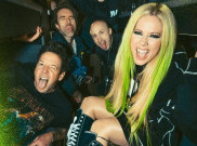 Avril Lavigne Ajak Simple Plan Nostalgia Lewat Single Terbaru 'Young & Dumb'