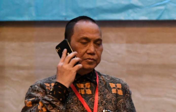 Mantan Pimpinan KPK Sebut Kerumunan Jokowi di Maumere Tidak Ada Unsur Pidana