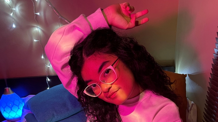 Dhira Bongs Sajikan Teknologi 3D Audio di Single ‘NY 2 AM’