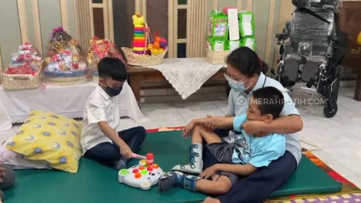 Ajak Jan Ethes, Mensos Risma Santuni Anak Berkebutuhan Khusus