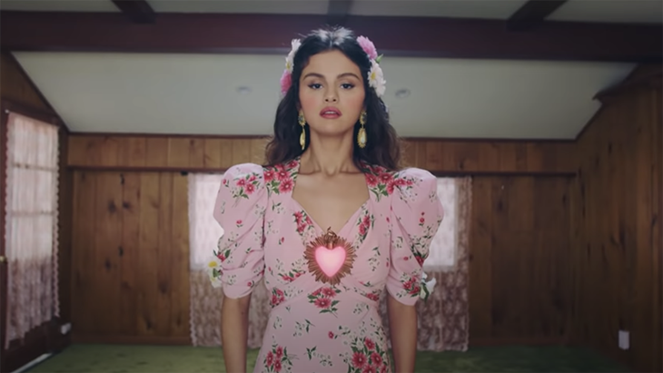 Selena Gomez Rilis Lagu Bahasa Spanyol ‘De Una Vez’