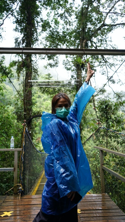 Jangan lupa jas hujan. (Foto MP/Rivan)