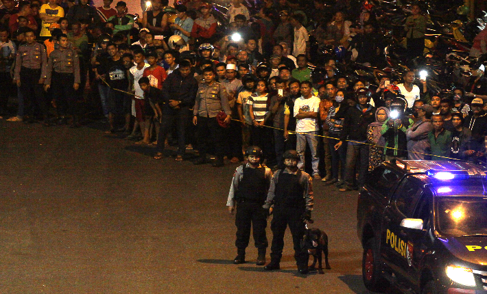 Di Terminal Kampung Melayu, Polisi: Bapak-Ibu ini Musibah, Bukan Tontonan