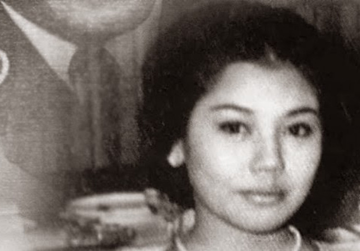 Mas Kawin Kain Batik Sukarno Kepada Heldy