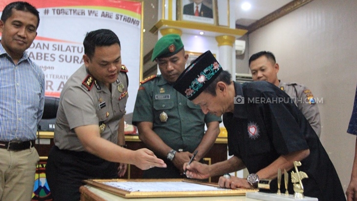 Cegah Tawuran Saat 'Syuroan', Polrestabes Surabaya Kumpulkan Perguruan Silat