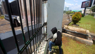 Mengintip Perbaikan Pagar Gedung DPR yang Roboh usai Aksi Demo Tolak RUU TNI