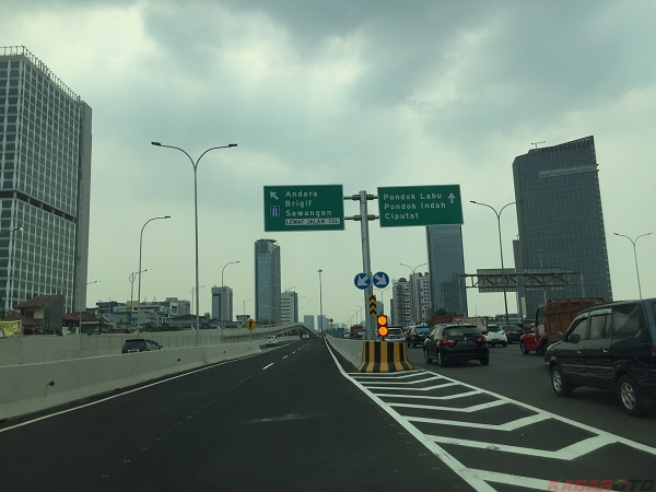 Akses menuju tol Depok-Antasari. (Edo/KabarOto)