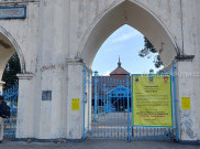 Jokowi Kurban Sapi Seberat 837 Kg di Masjid Agung Keraton Solo