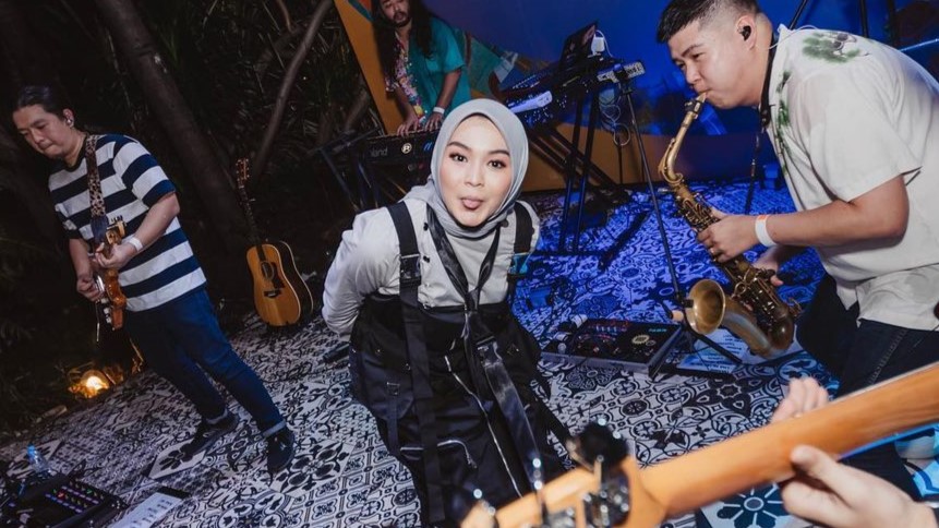 Tagar #BolehJugaSalmaSalsabil Viral usai Salma Salsabil Tampil di Java Jazz 2024