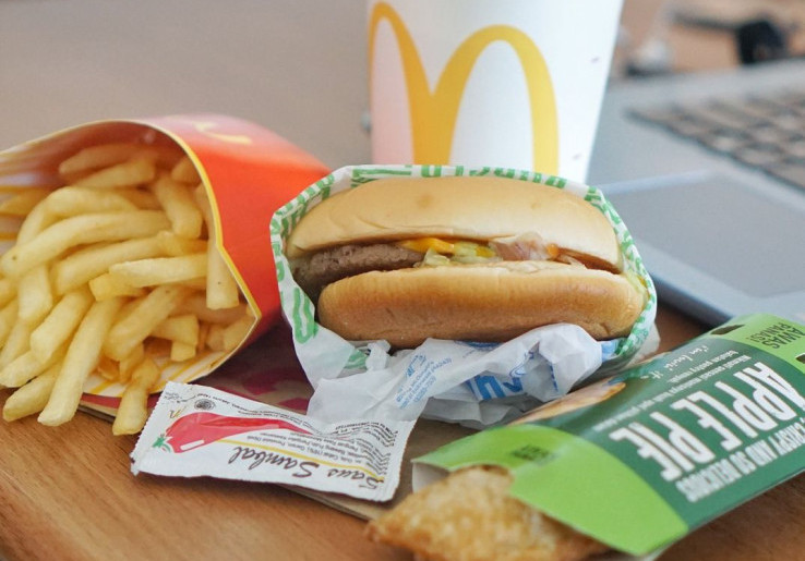 AS Gempar, 1 Orang Tewas dan Puluhan Sakit Setelah Makan McD
