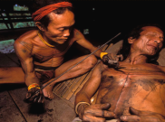 Mengurai Makna Tato Suku Mentawai