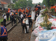 Tegas, PT KAI Sebut Masyarakat Buang Sampah di Jalur Kereta Api Bisa Dipenjara 3 Bulan