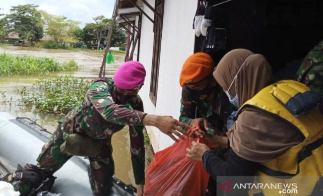 Satgas Marinir Tembus Daerah Terisolir Dampak Banjir Kalsel