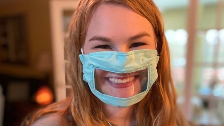 Inspiratif! Mahasiswi Ini Buat Masker Khusus untuk Komunitas Tuli
