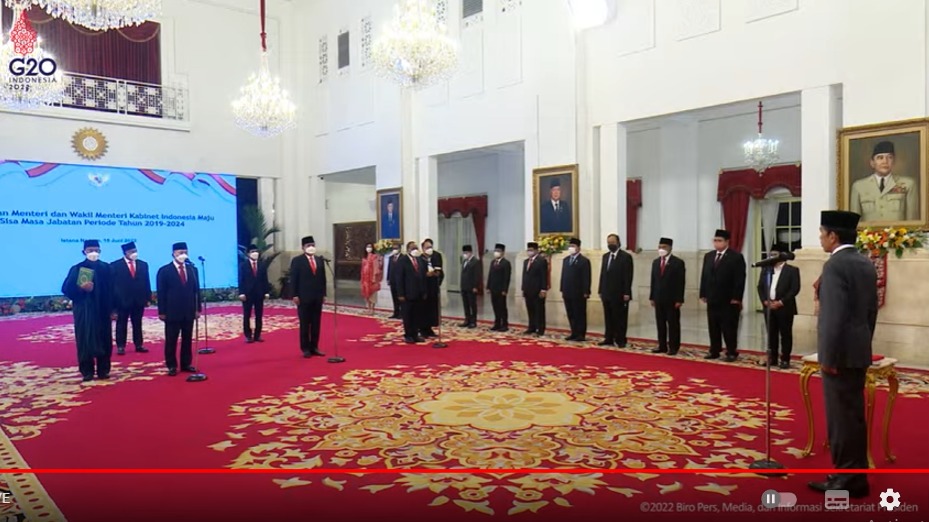 Jokowi Resmi Lantik 2 Menteri dan 3 Wamen