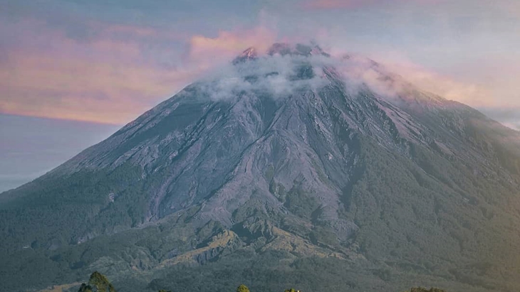 Dua Tempat di Indonesia yang Terdapat Salju Selain Puncak Jayawijaya
