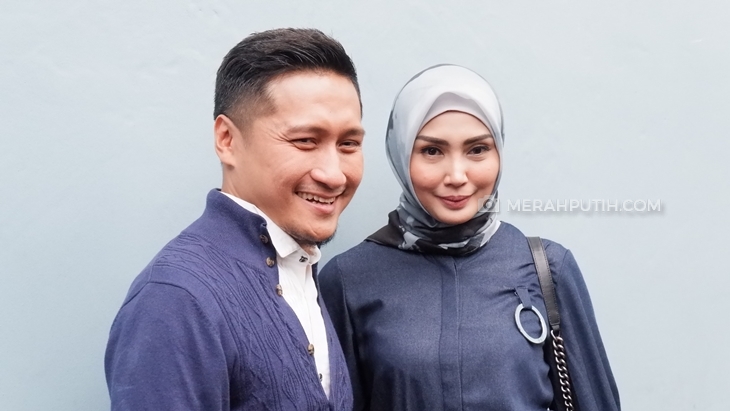 Arie Untung dan istri