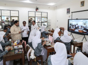 Prabowo Target Tiap Kelas Punya Smartboard, Digitalisasi Sekolah Digenjot