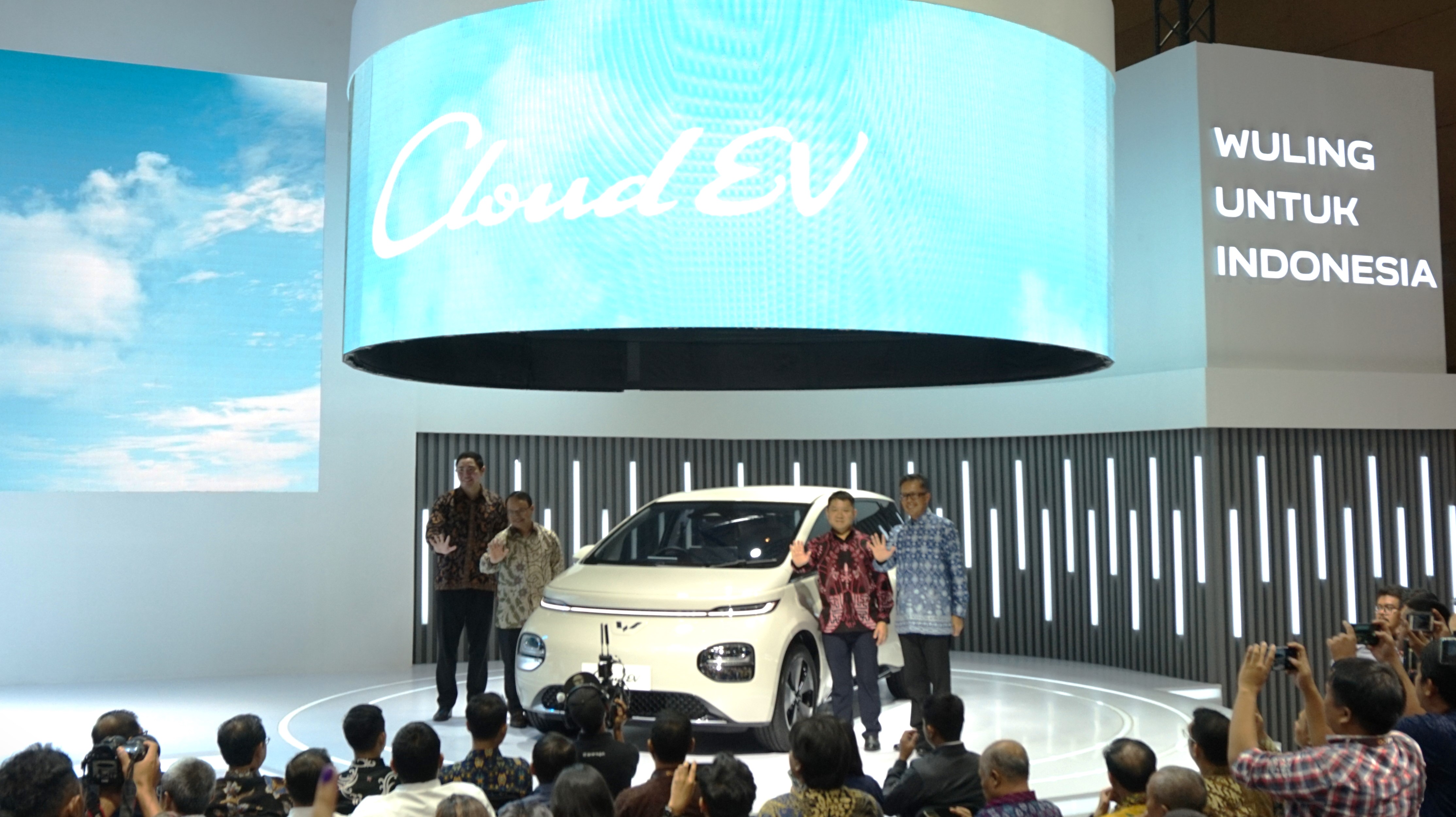 Wuling Cloud EV tampil dengan dimensi yang lebih besar