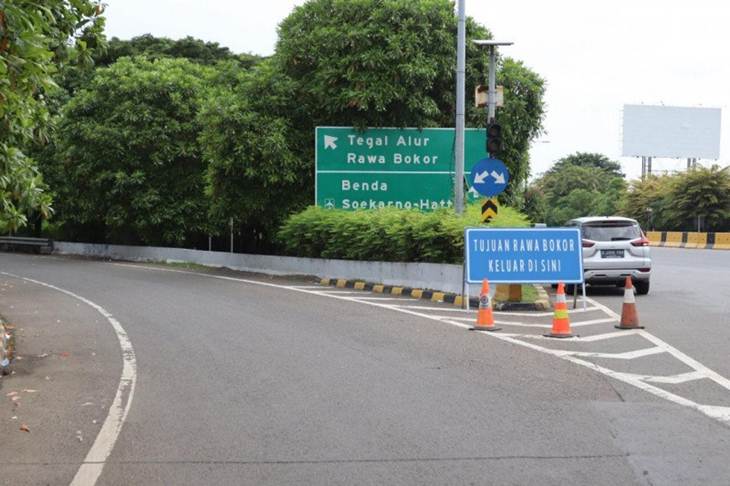 Kendaraan melintas di Simpang keluar Rawa Bokor Tol Sesyatmo (bandara). Jasa Marga akan menutup secara permanen pintu keluar tersebut pada 1 April 2020 imbas pembangunan Jalan Tol Cengkareng-Batu Ceper-Kunciran. (ANTARA/HO-Jasa Marga)