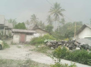 Hujan Abu Guyur Wilayah Timur Lereng Merapi