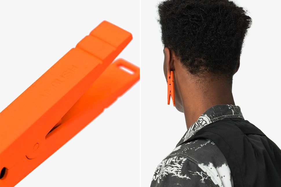 anting gantungan baju Ambush Nobo