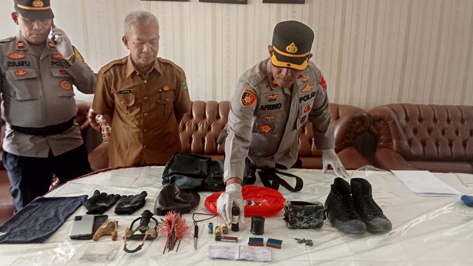 Densus 88 Temukan Anak Panah dan Pisau dari Siswa MAN 3 Padang, Diduga Gabunga Group Daring Radikal