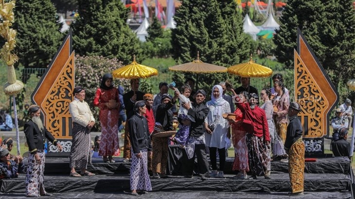 Ritual Potong Rambut Anak Gimbal
