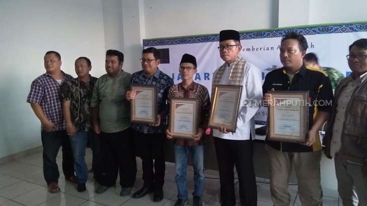 Ujang Komarudin meraih penghargaan Jakarta Youth Award 2019. (Foto: MP/Ponco Sulaksono)