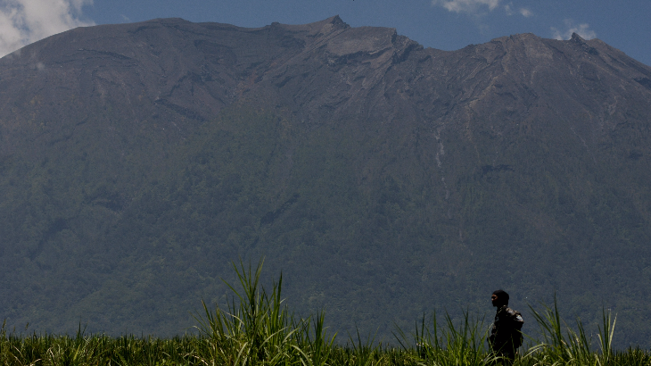 Dalam Status Siaga, Umat Hindu Laksanakan Pakelem di Kawah Gunung Agung