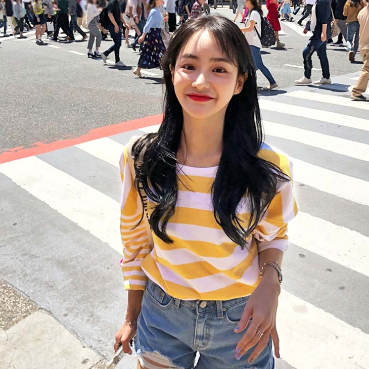 Motif garis salah satu item paling khas dari Korea. (Foto: istyle.id)