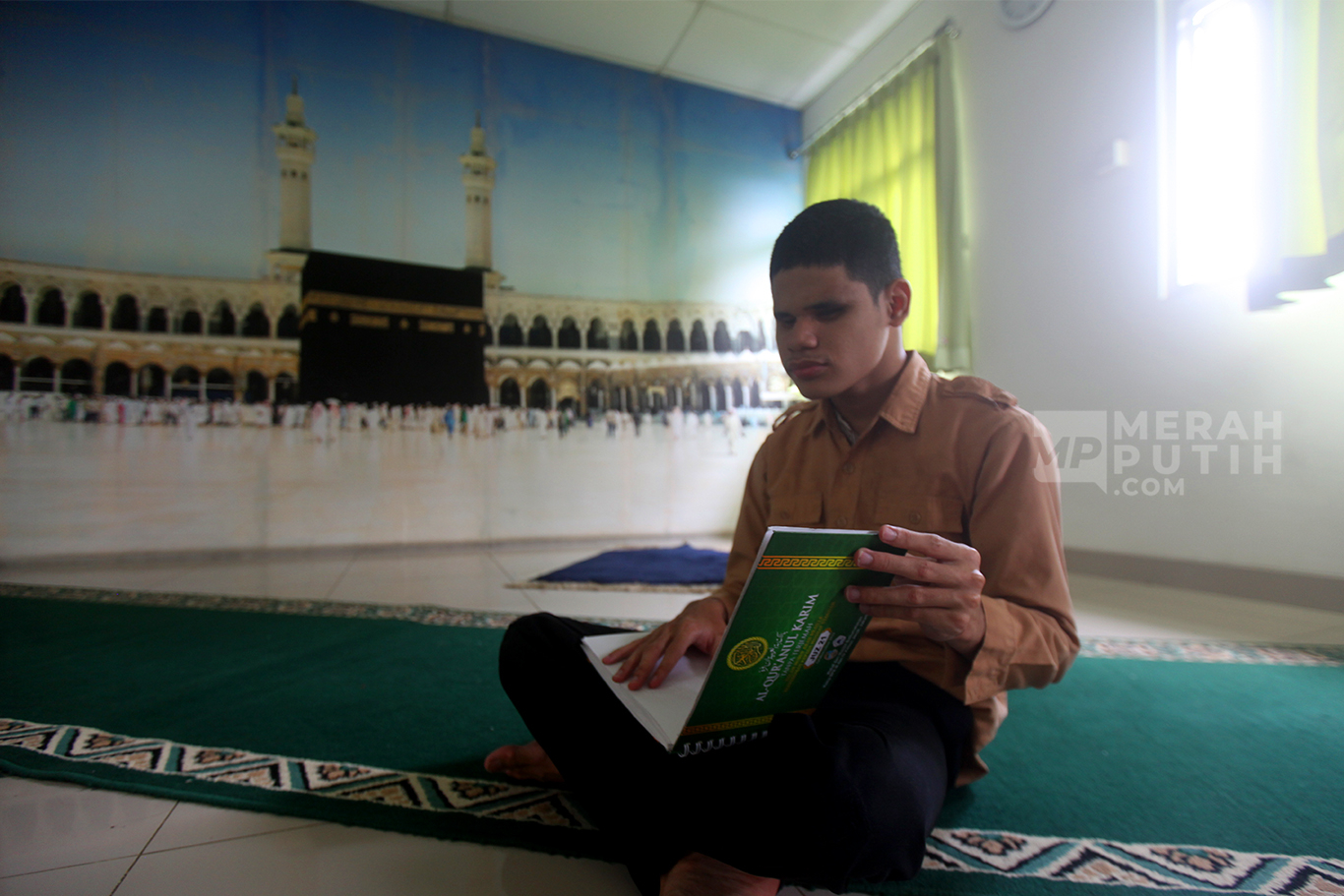 Menilik Santri Tunanetra Pesantren Raudlatul Makfufin Oase Cahaya saat Ramadan 1446 Hijriah 