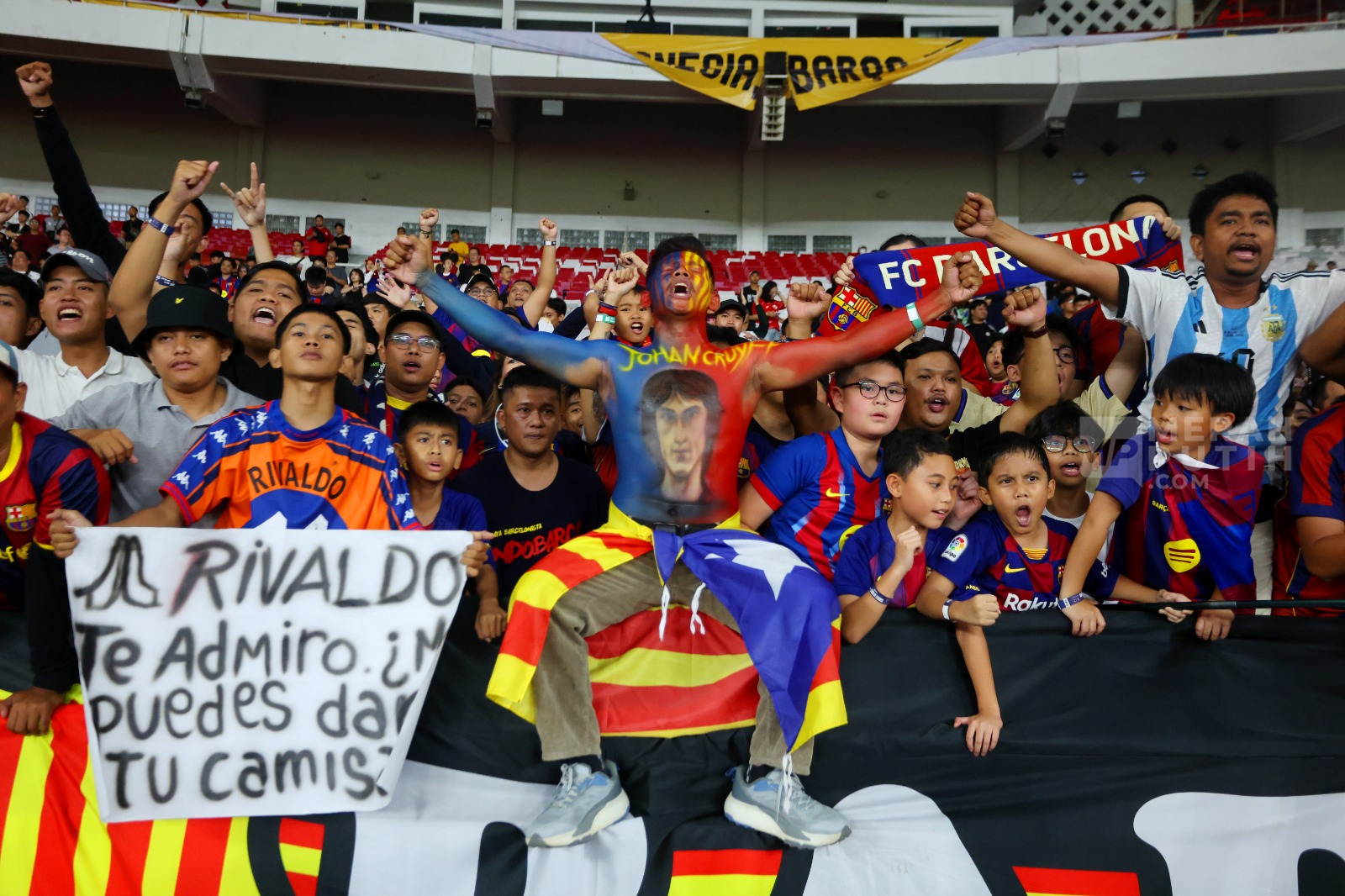 Euforia Indo Barca Dukung Barcelona Legends di Laga Clash of Legends 