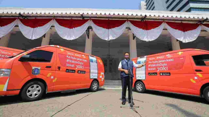 Gubernur DKI Jakarta Anies Baswedan meluncurkan mobil vaksin keliling di Balai Kota Jakarta, Kamis (8/7/2021). (ANTARA/HO-Humas Pemprov DKI Jakarta)