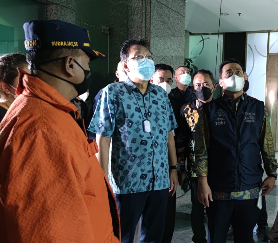 Wakil Gubernur DKI Jakarta, Ahmad Riza Patria saat meninjau Gedung Cyber, Mampang, Jakarta Selatan, Kamis (2/12) malam WIB.