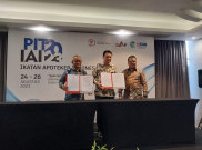 IAI akan Penuhi Kebutuhan Apoteker Kimia Farma Apotek Layani Masyarakat Jam Padat