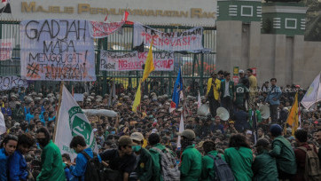 Ribuan Mahasiswa Menolak RUU KPK dan RKUHP di DPR