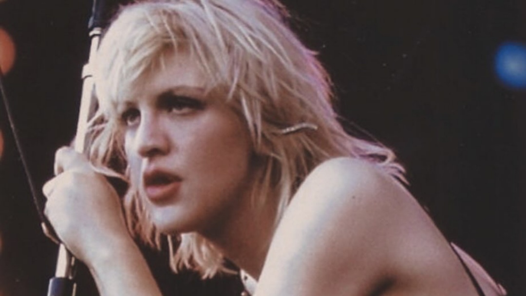 Bagi Courtney Love, Taylor Swift Membosankan