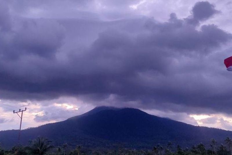 Gunung Lewotobi Laki-laki Berstatus Siaga, Warga Diminta Waspadai Bahaya Abu Vulkanik