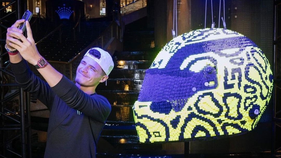 Mengintip Helm Lando Norris dari Lego di 'Art of The Brick Exhibition' Melbourne