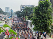 Jokowi Lepas Kirab Merah Putih, Puluhan Ribu Masyarakat Padati Jalan